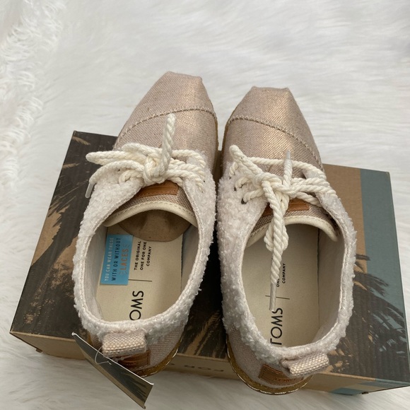 NEW in Box-TOMS Natural Plush Shearling Booties - Picture 3 of 6